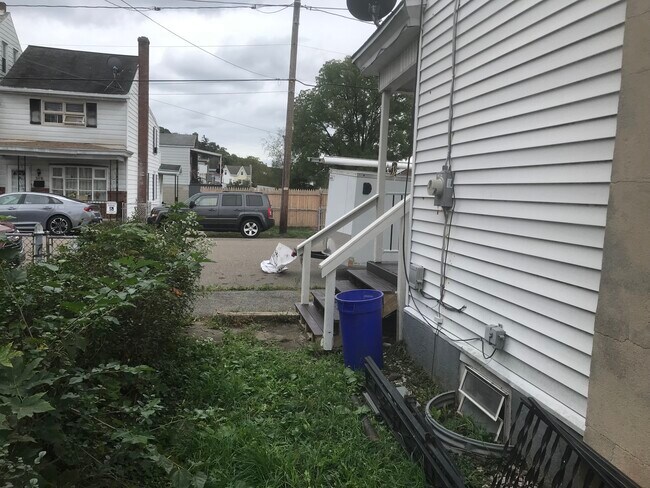 Foto del edificio - 307 E Railroad St