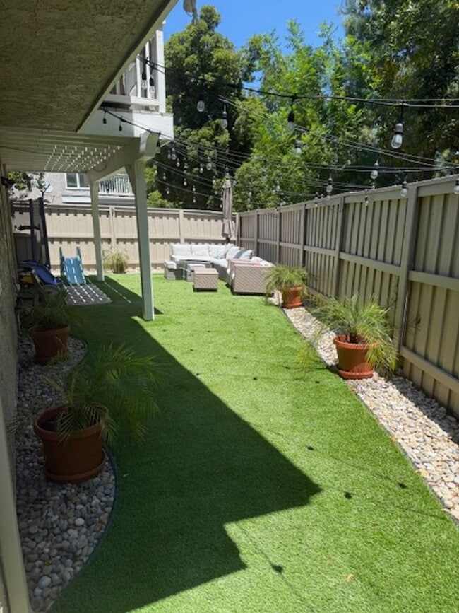 Building Photo - Beautiful 4 bedroom 2.5 bath home in Oak Park