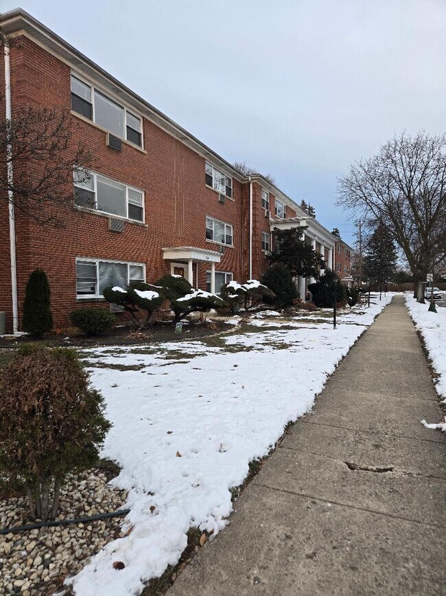 Foto del edificio - 570 Princeton St