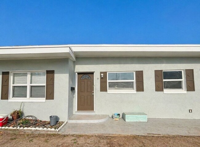 Building Photo - 9 Areca Dr