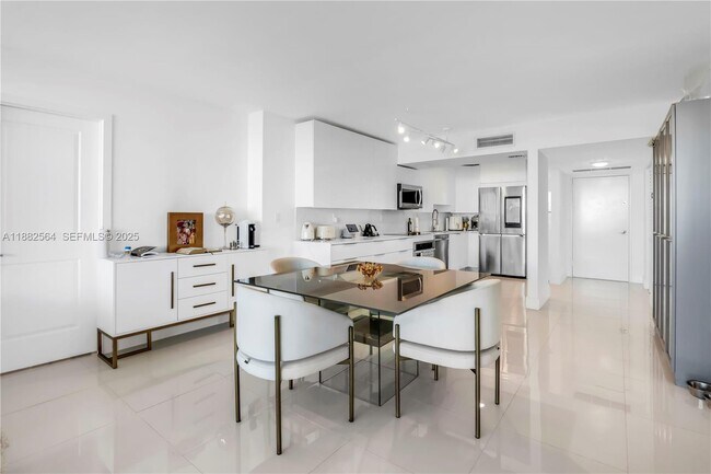 Foto del edificio - 3701 N Country Club Dr