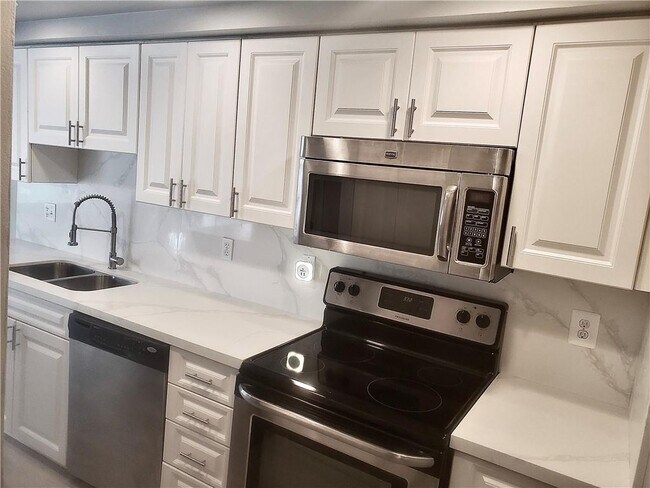 Foto del edificio - 969 NW 104th Way