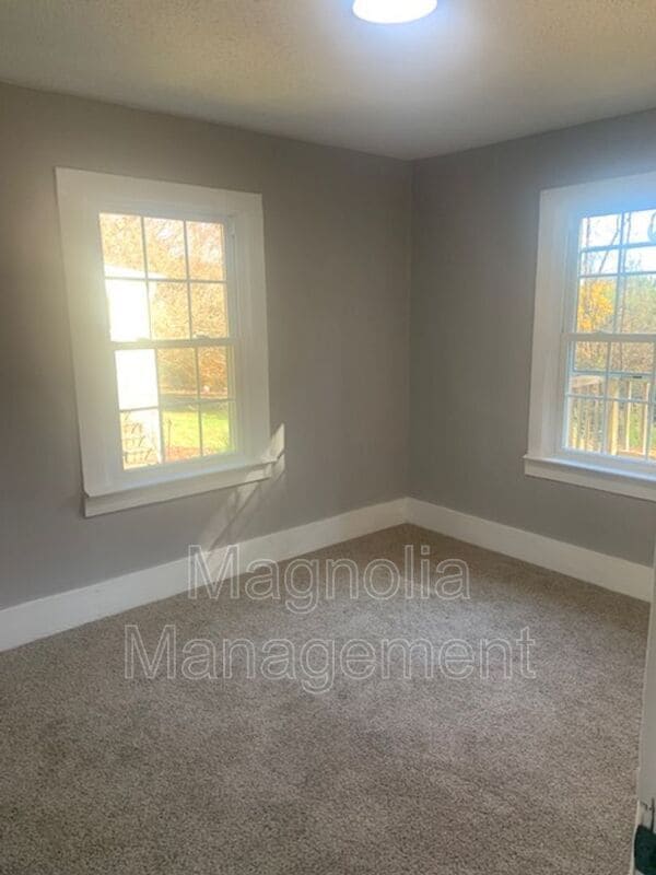 Building Photo - 1825 Colonial Ave