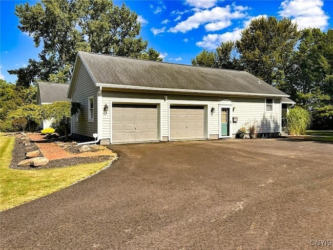 Building Photo - 97 1/2 Sanger Avenue Unit
