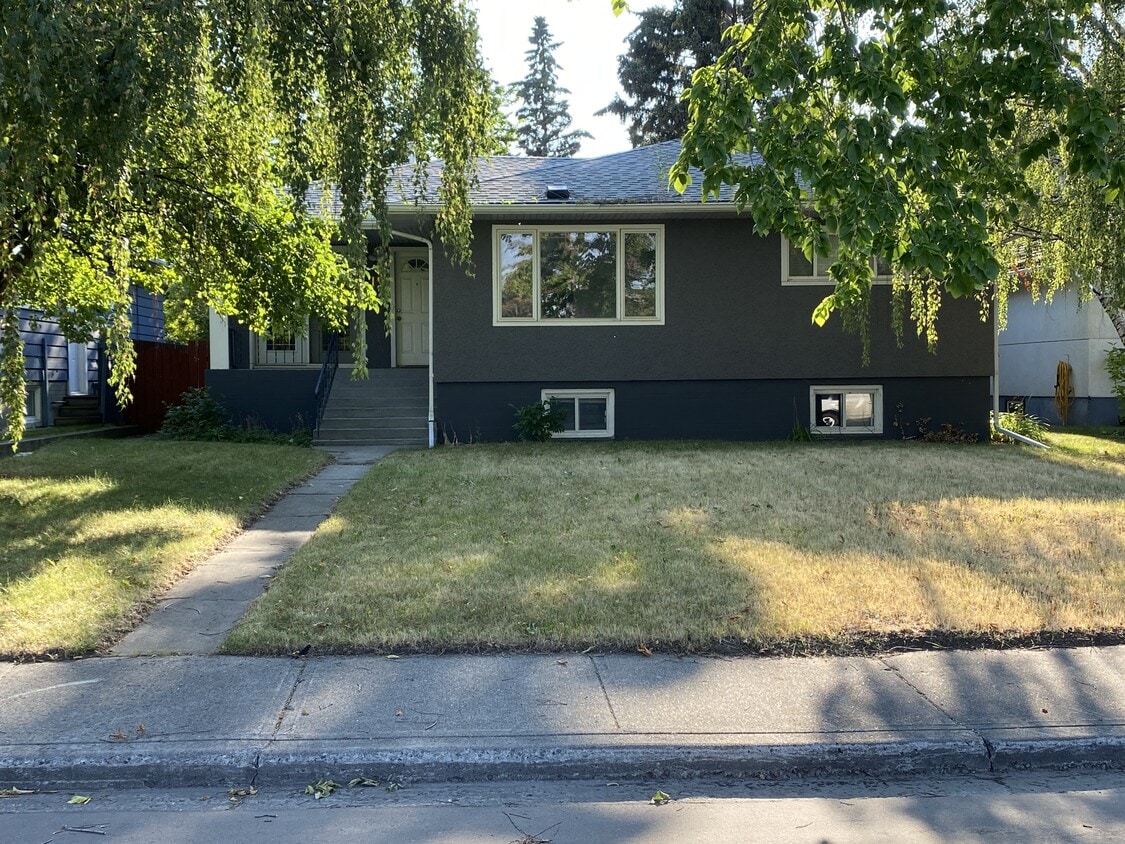 Photo du bâtiment - 11 Creston Crescent NW