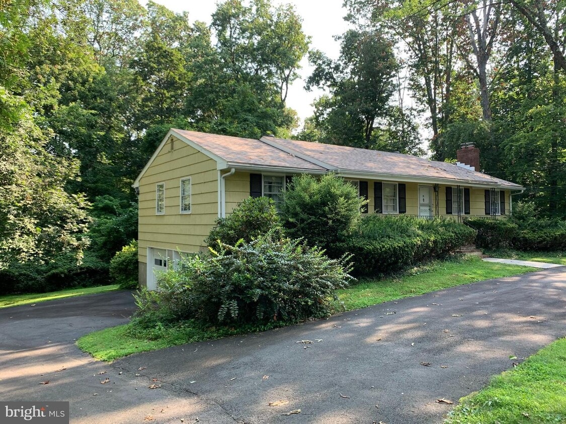 Primary Photo - 90 Woodside Ln