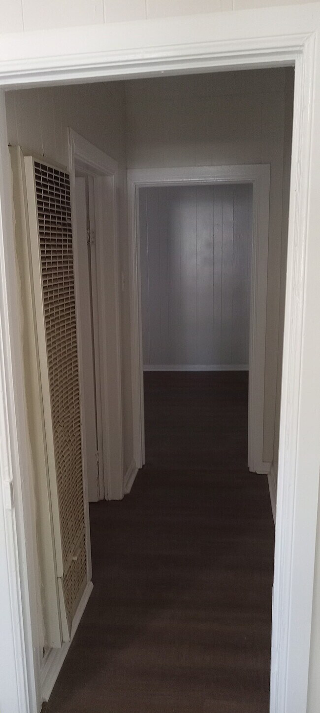 Pasillo - 305 S Magnolia St