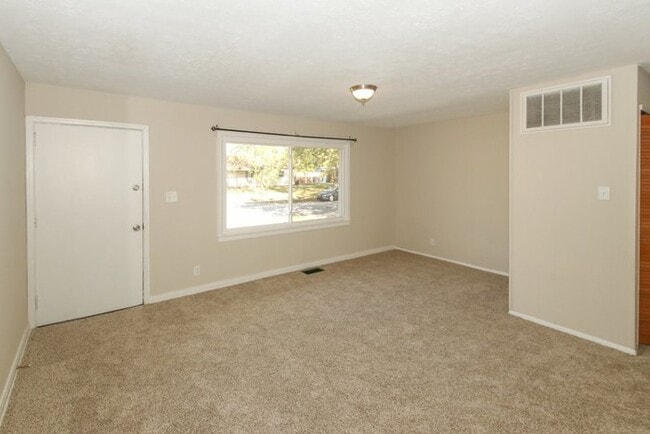 Building Photo - Charming Home in Harrison Park!