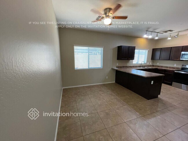 Foto del edificio - 10225 W Camelback Rd