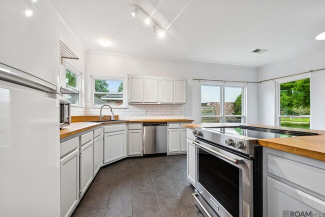 Building Photo - 777 Hadley Dr