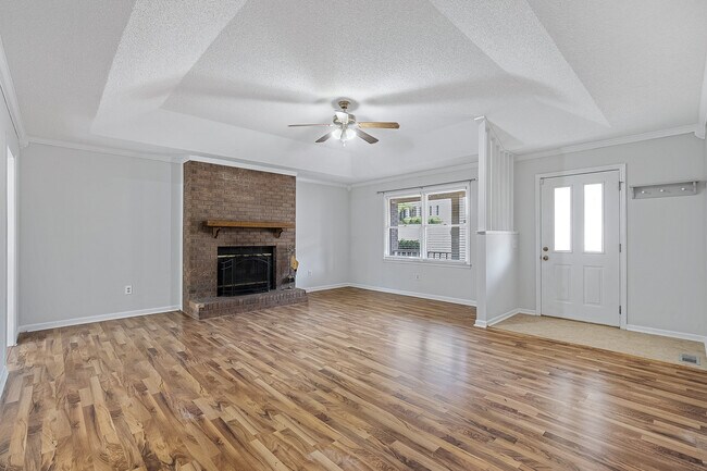 Foto del edificio - 118 Raleigh Way