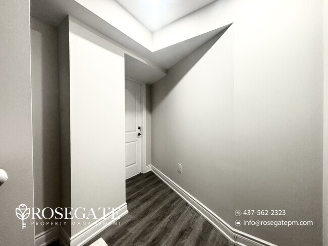 Photo du bâtiment - Pet-Friendly 1-Bedroom Basement Apartment with Parking – Milton