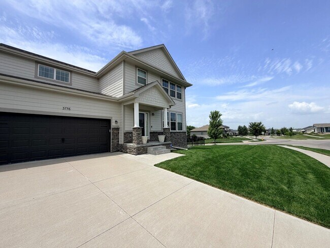 Foto del edificio - Home For Rent Elkhorn