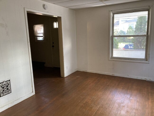 Building Photo - 6 Harvard St