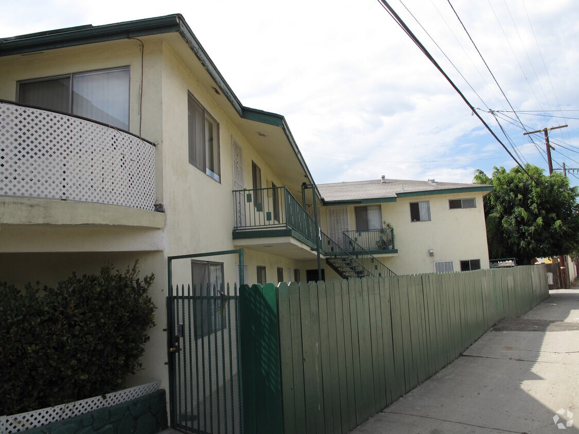 Building Photo - 218 E Norton St