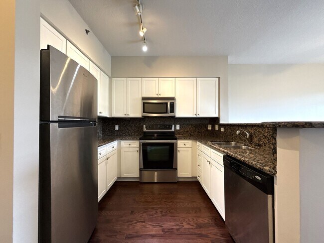 Foto del edificio - Great Dilworth condo!