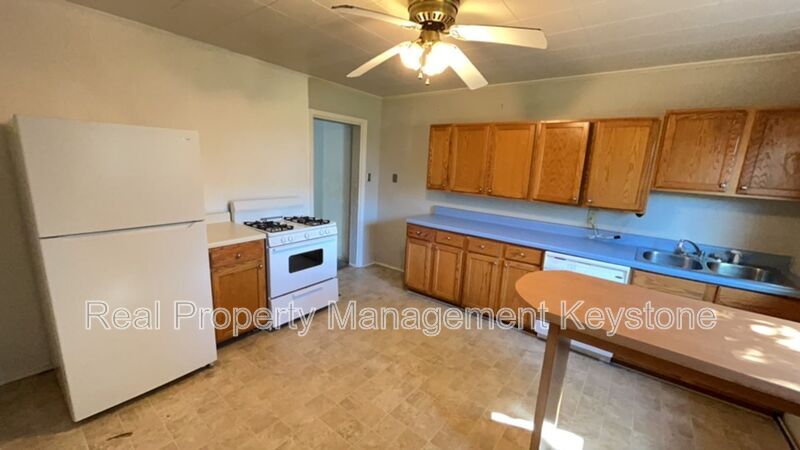 Primary Photo - 242 E 17th Ave