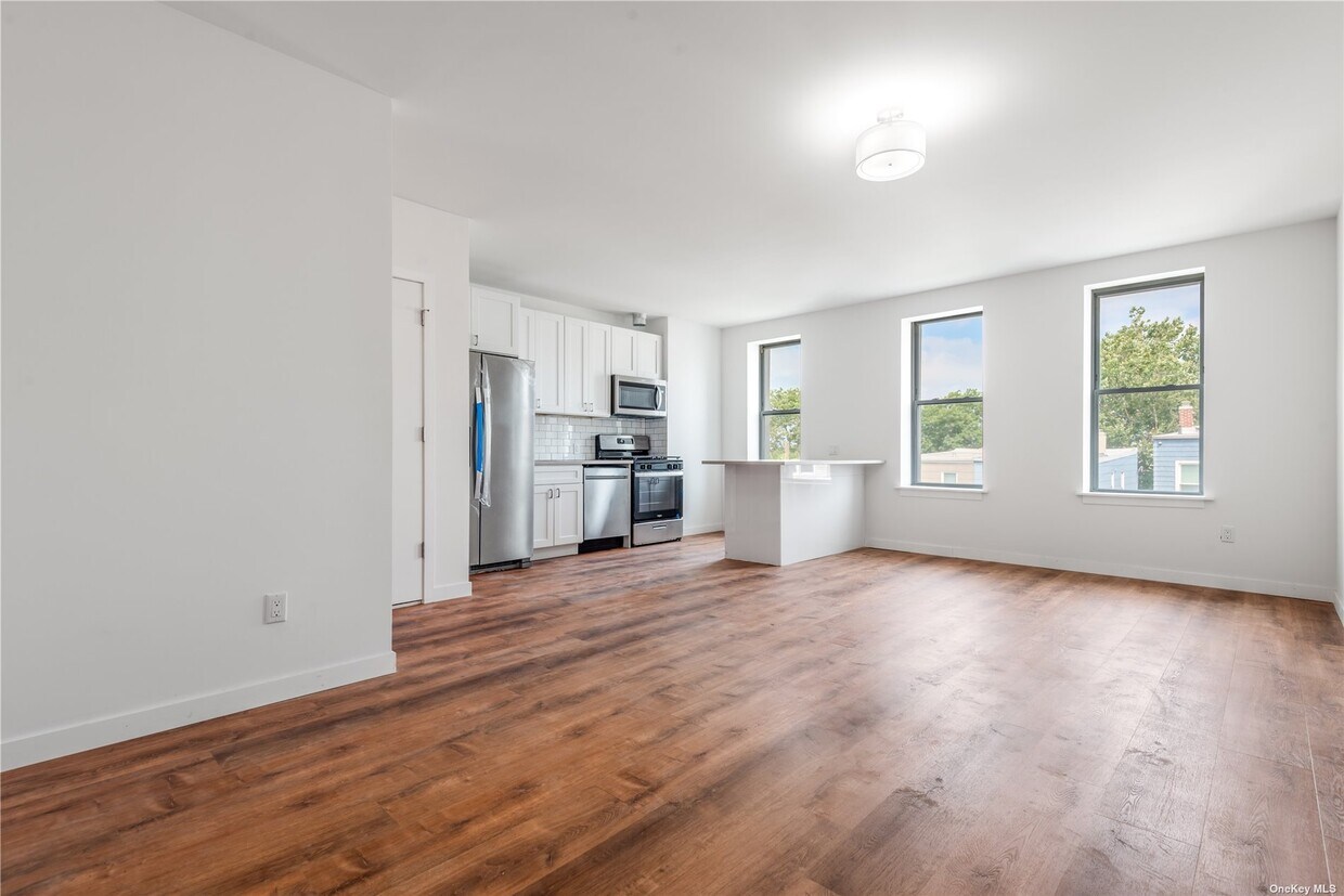 Foto principal - 63-19 Eliot Ave