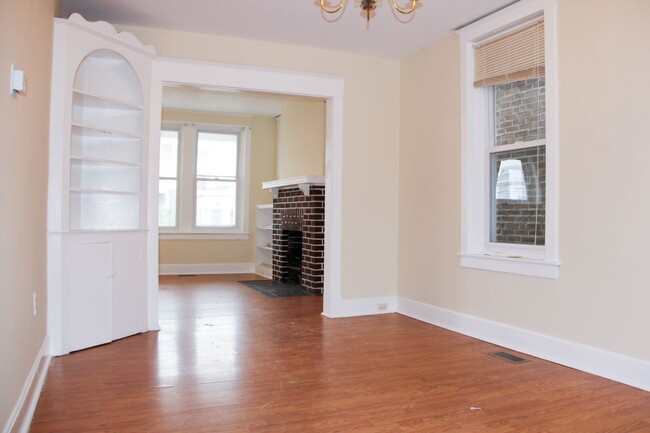 Building Photo - Lovely Townhouse in Baynard Boulevard Hist...