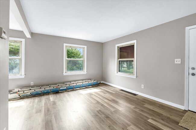 Building Photo - 3931 E 177th St
