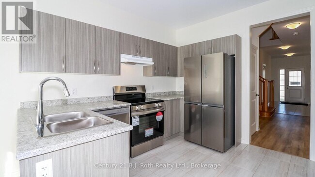 Photo du bâtiment - 243 MCKENZIE DRIVE