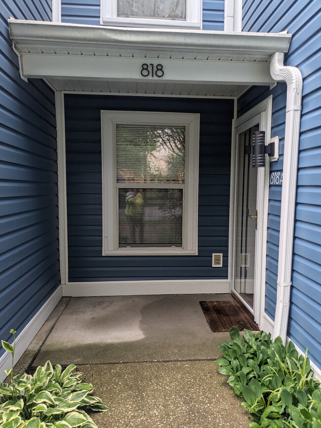 Building Photo - 816-818 Rubel Ave