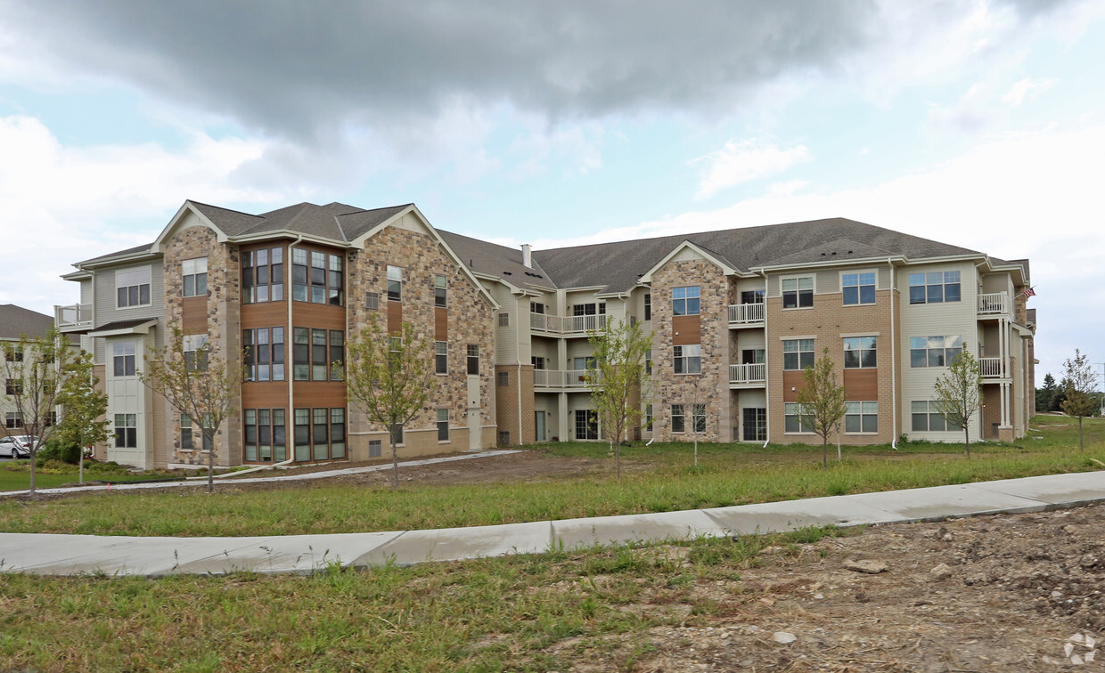 Foto principal - Village Pointe Commons