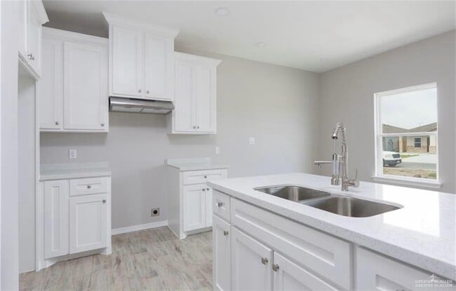 Building Photo - 2423 N Vly Cir
