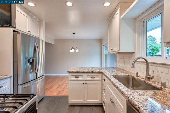 kitchen - 102 Miramonte Dr