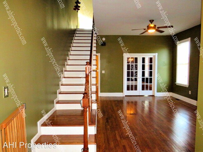 Foto del edificio - 4 br, 3 bath House - 900 Clinton Avenue E