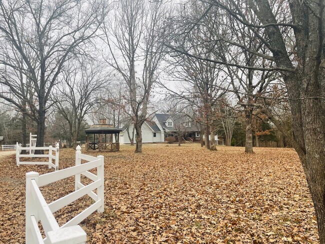 Foto del edificio - Beautiful Country Home!