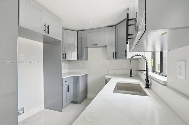 Foto del edificio - 10340 NW 29th Ave