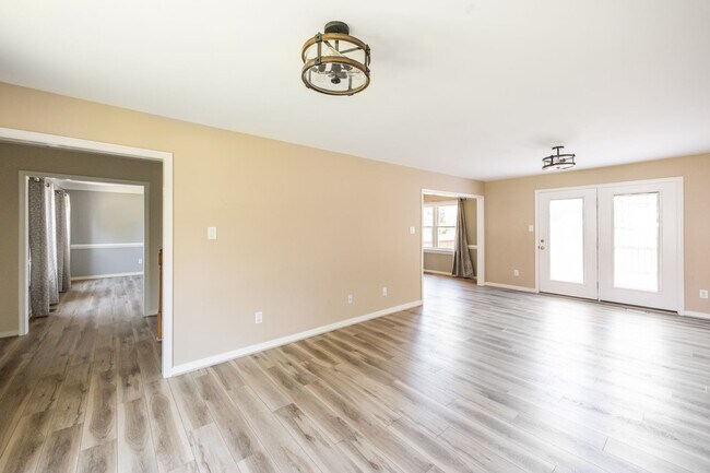 Foto del edificio - Large 4 Bedroom, 2.5 Bathroom Home in Mech...