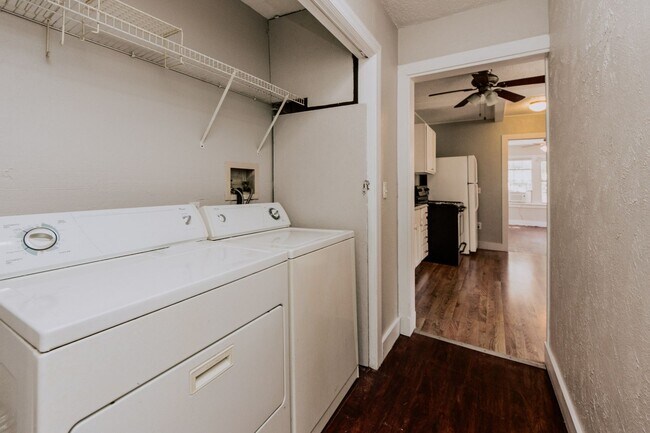 Building Photo - 2 Bedroom 1 bath