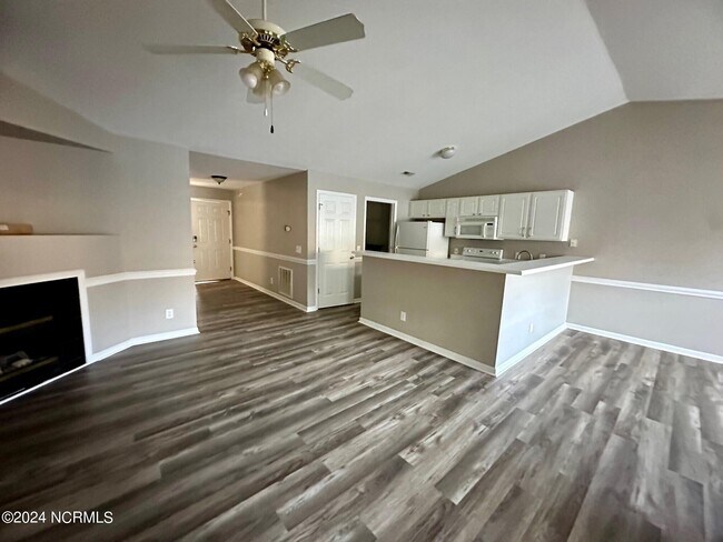 Building Photo - 2217 Locksley Woods Dr