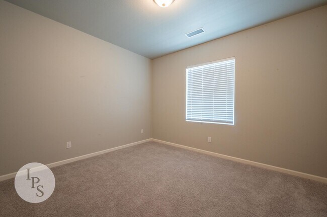 Building Photo - Madera Tesoro Viejo Home, 3BR/2BA, SOLAR B...