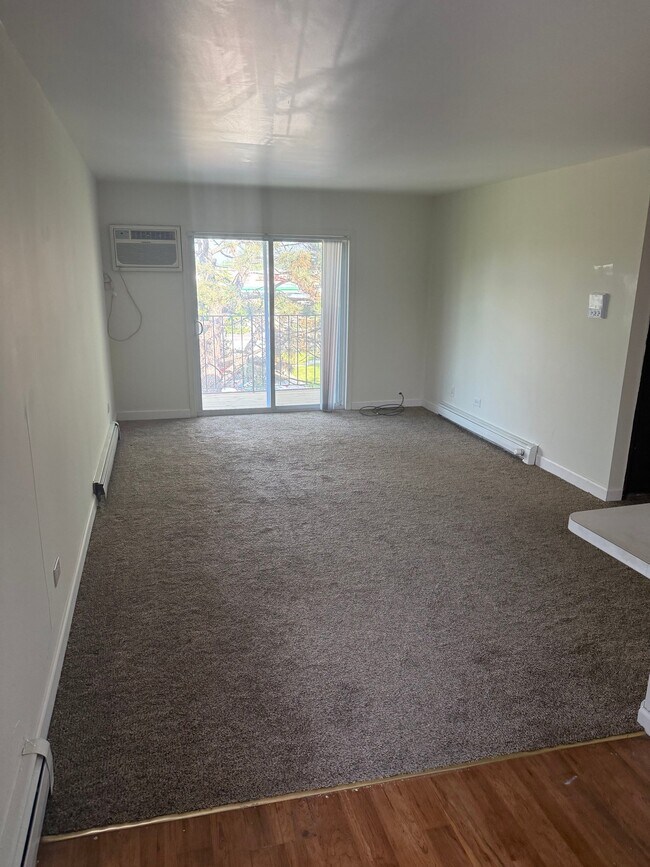 Foto del edificio - 301 Hawthorne Cir