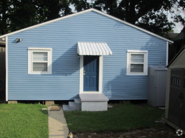 Building Photo - 1220 Adams St