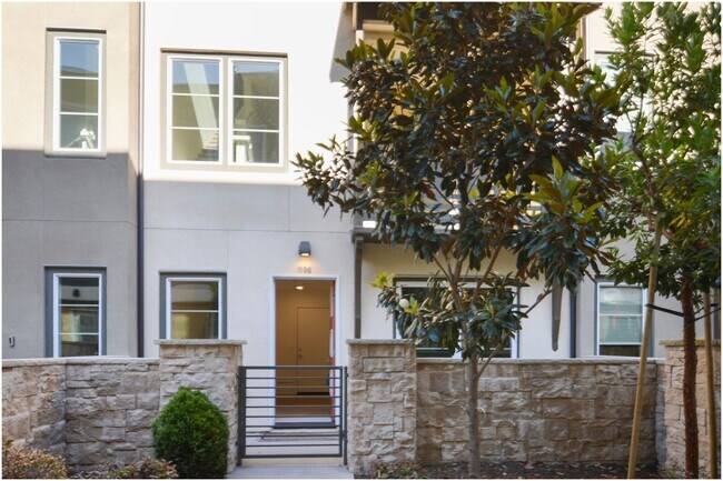 Foto del edificio - 1195 Doheny Way