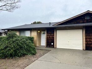 Building Photo - 1160-1162 Lisa Ct