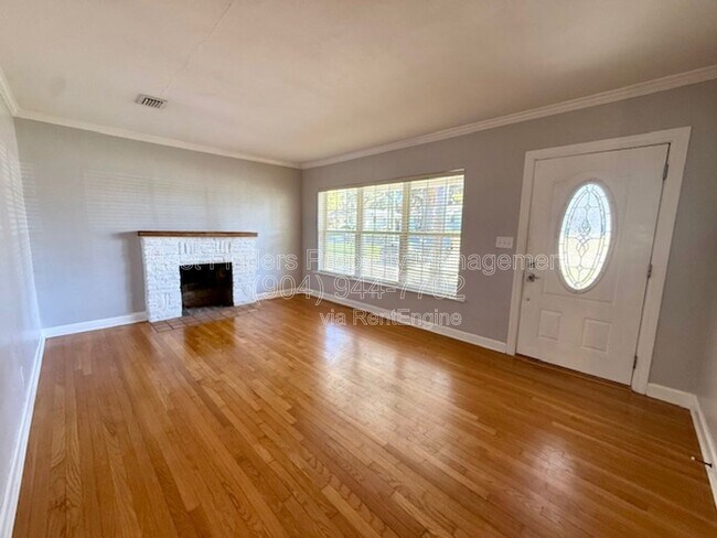 Foto del edificio - 5252 Rollins Ave