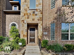 Building Photo - 4144 Riverside Dr