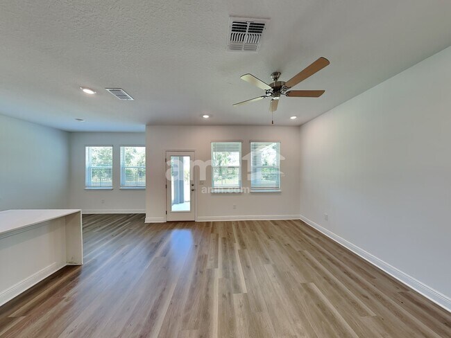 Building Photo - 5932 Pinewood Ests Dr
