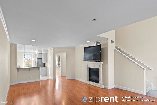 Building Photo - 3 br, 3 bath Townhome - 2130 Klassen Way, ...