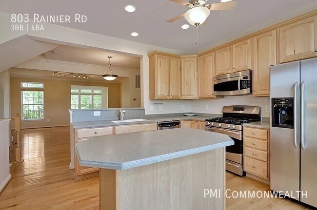 Foto del edificio - 3 Bed / 3.5 Bath Townhouse (Available 9/10...