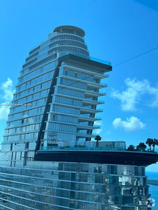 Building Photo - 300 Biscayne Blvd