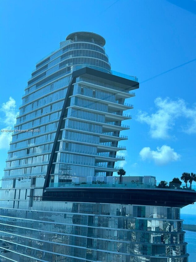 Primary Photo - 300 Biscayne Blvd Way