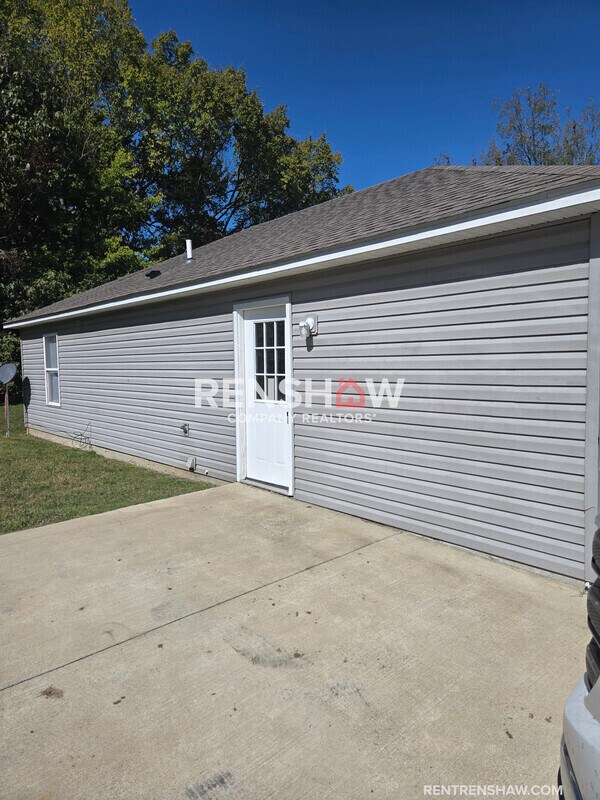 Building Photo - 715 Parker Ave