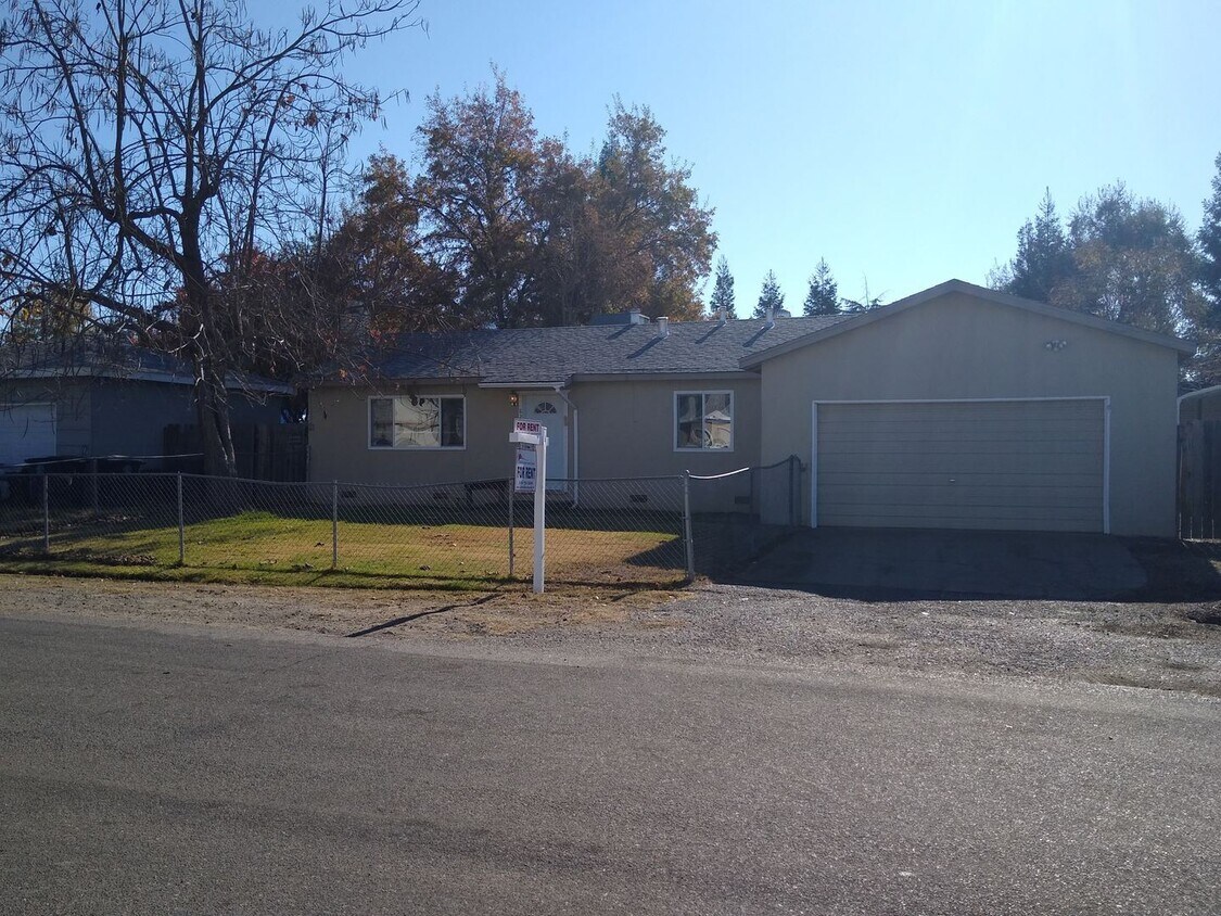 Primary Photo - 3 br, 1 bath House - 8254 STRENG AVENUE