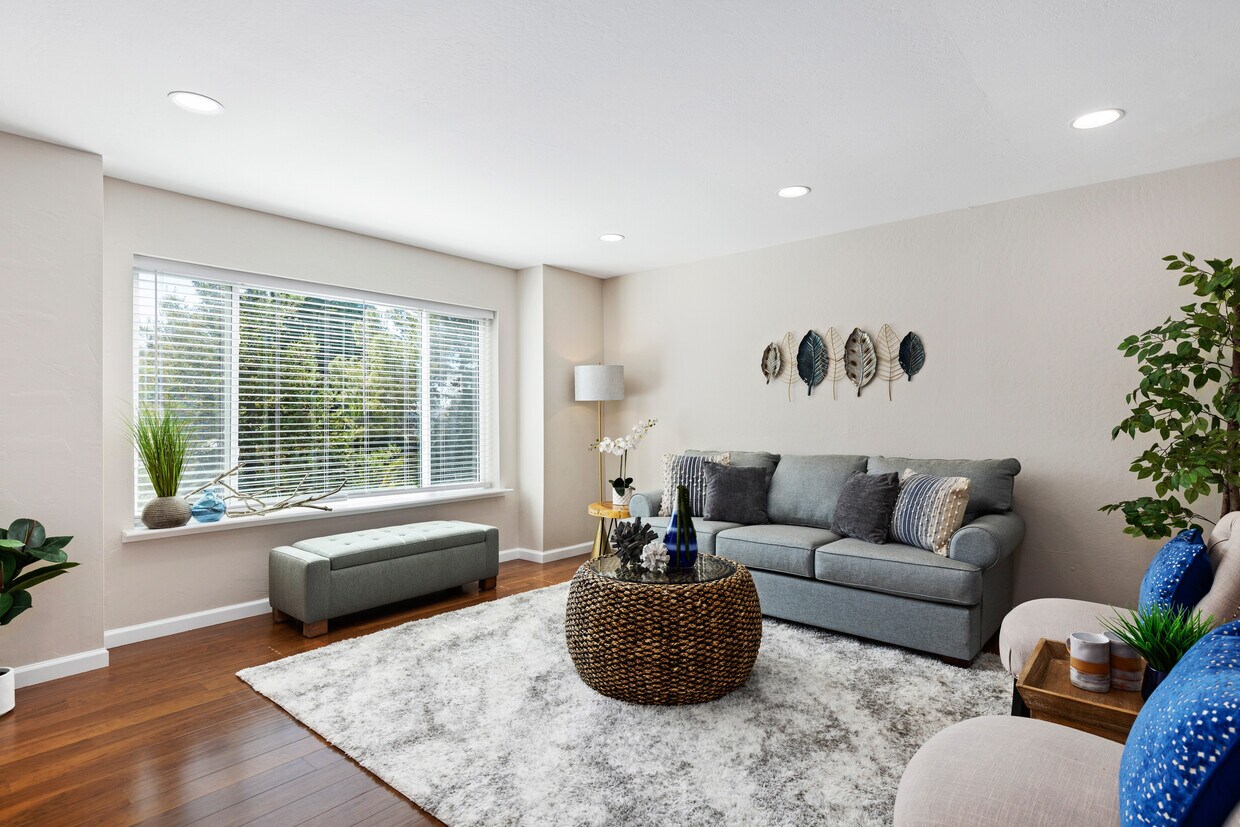 Family Room - 120 Ohio St
